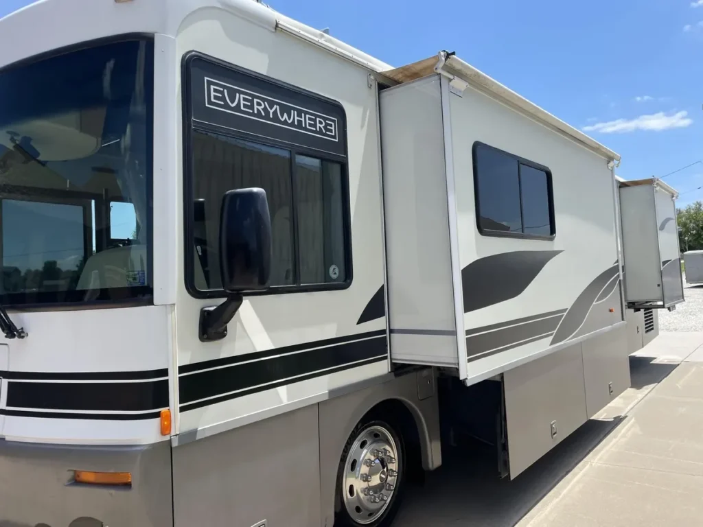 2002 Winnebago Itasca Horizon Motorcoach
