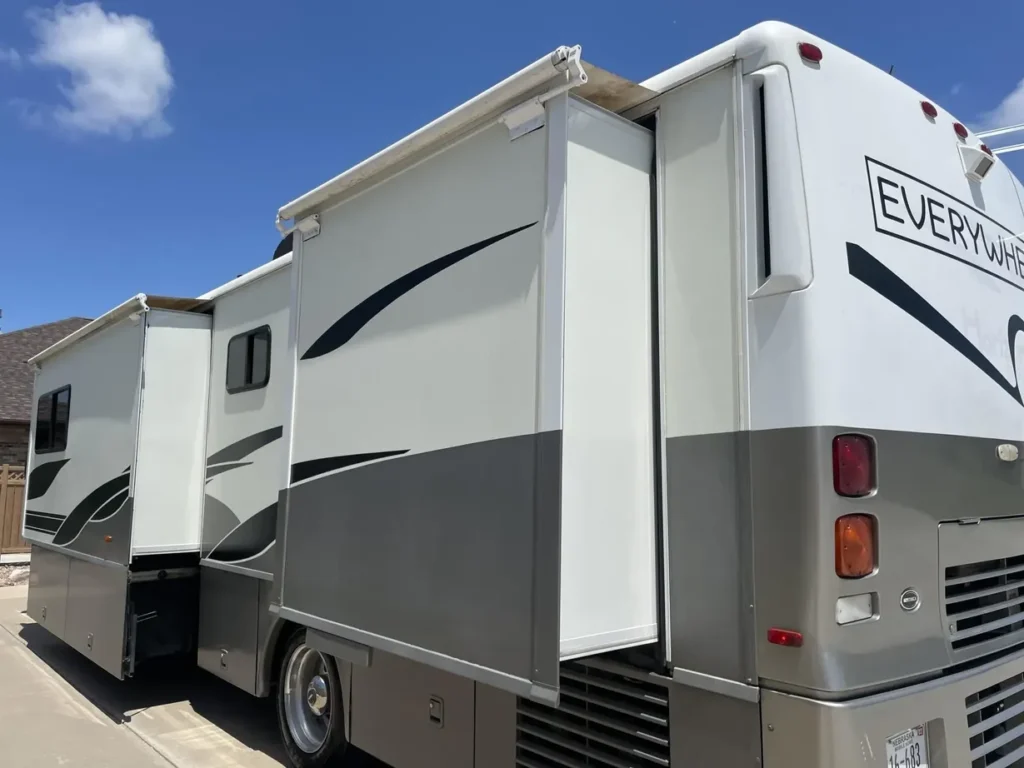 2002 Winnebago Itasca Horizon Motorcoach