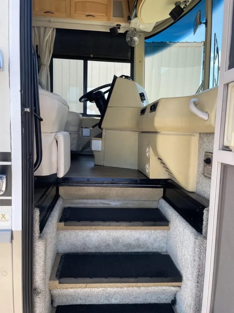 2002 Winnebago Itasca Horizon Motorcoach