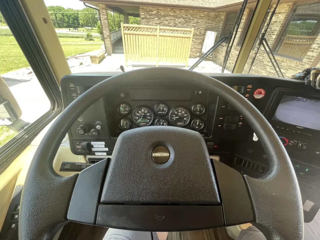 2002 Winnebago Itasca Horizon Motorcoach