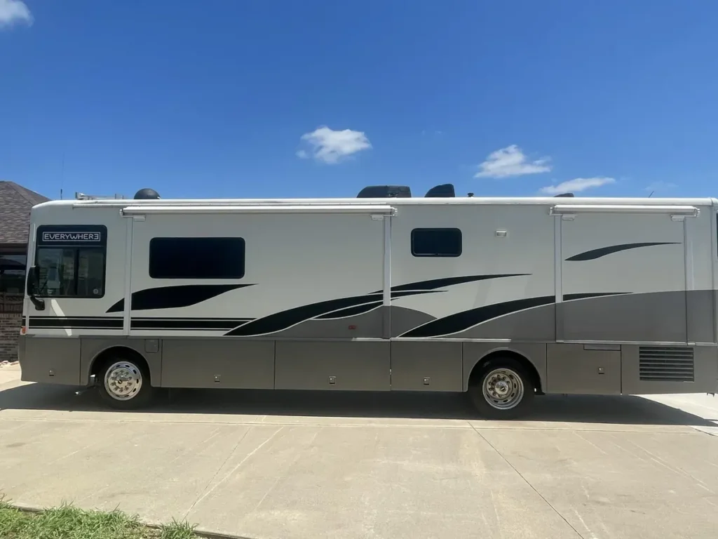 2002 Winnebago Itasca Horizon Motorcoach