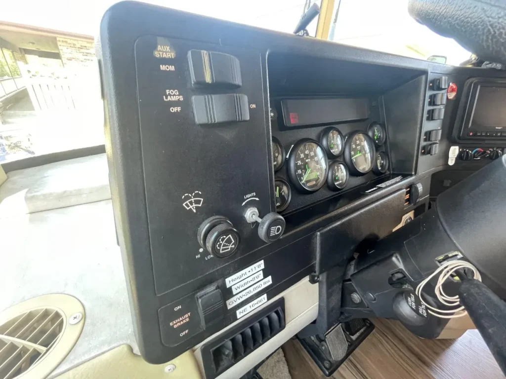 2002 Winnebago Itasca Horizon Motorcoach
