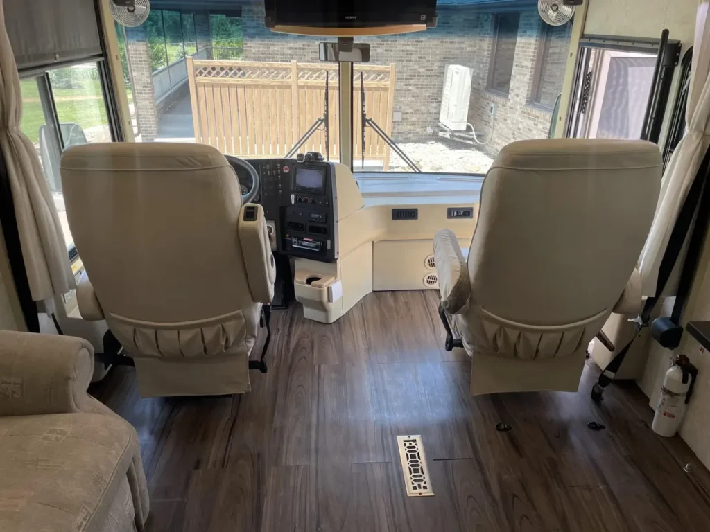 2002 Winnebago Itasca Horizon Motorcoach