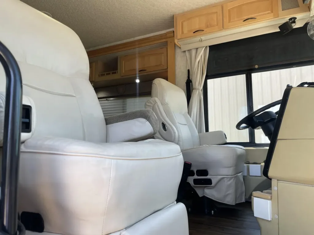 2002 Winnebago Itasca Horizon Motorcoach