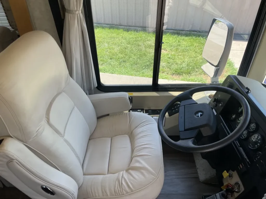 2002 Winnebago Itasca Horizon Motorcoach