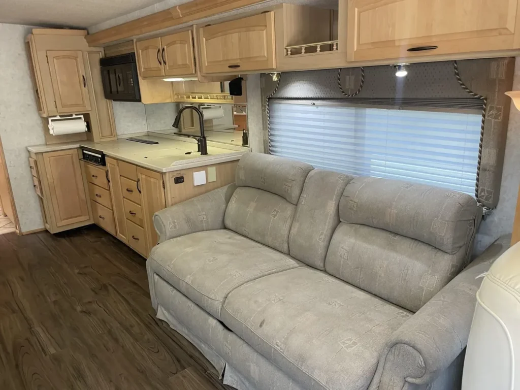 2002 Winnebago Itasca Horizon Motorcoach