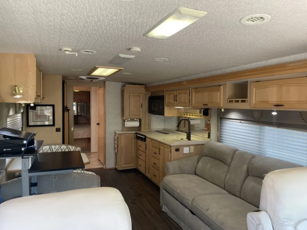 2002 Winnebago Itasca Horizon Motorcoach