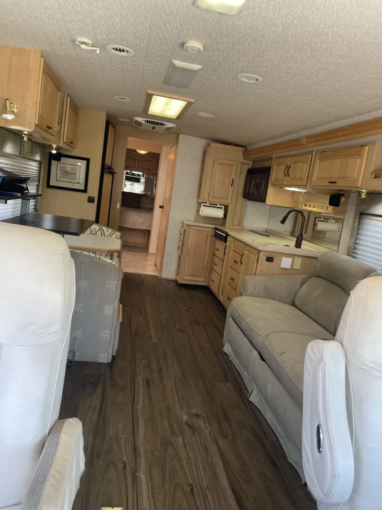 2002 Winnebago Itasca Horizon Motorcoach