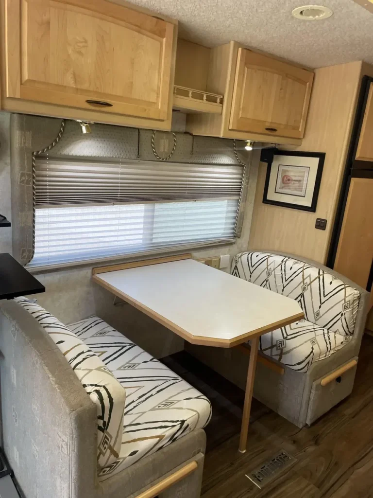 2002 Winnebago Itasca Horizon Motorcoach