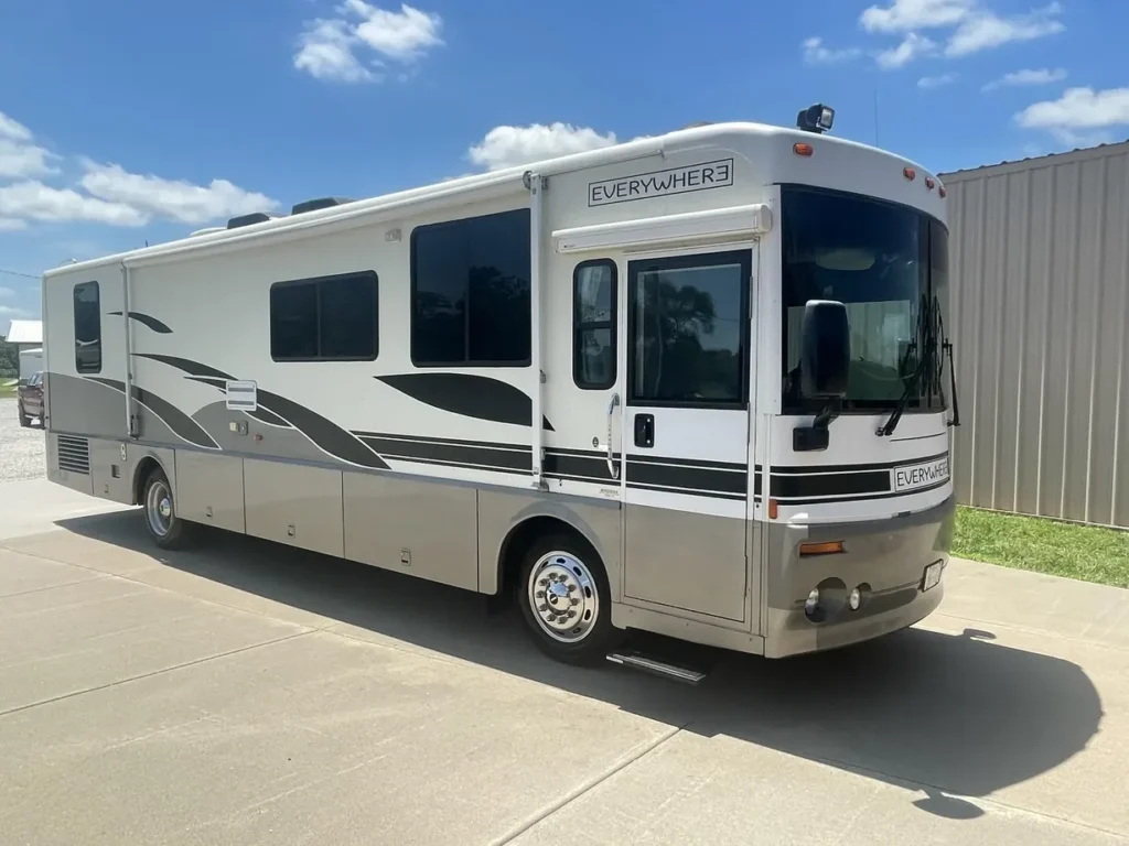 2002 Winnebago Itasca Horizon Motorcoach