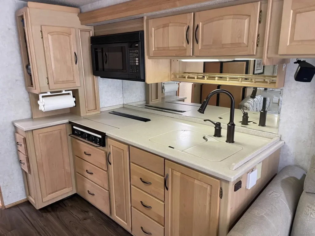 2002 Winnebago Itasca Horizon Motorcoach
