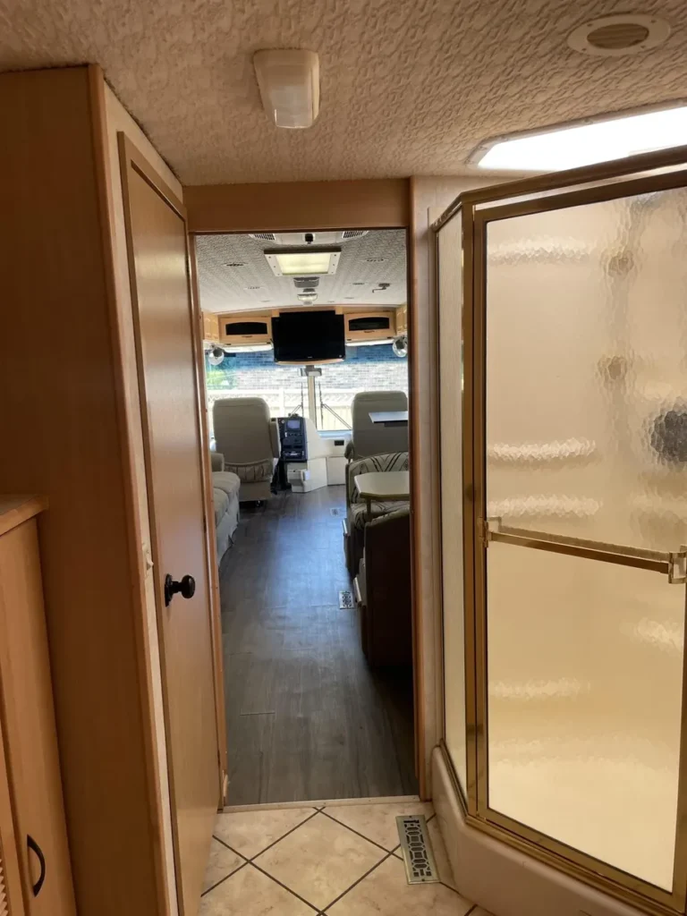 2002 Winnebago Itasca Horizon Motorcoach