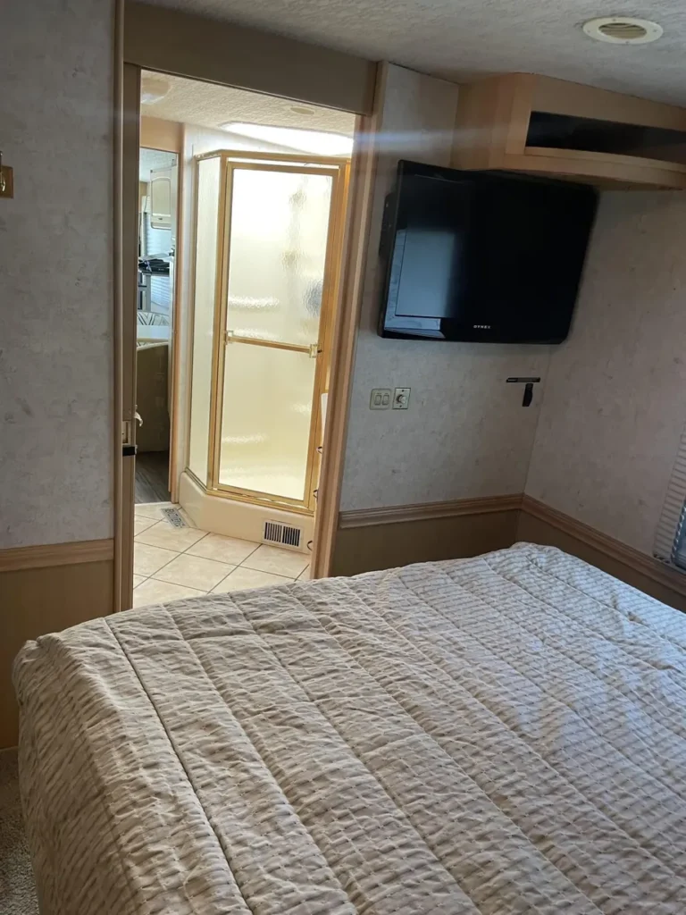 2002 Winnebago Itasca Horizon Motorcoach