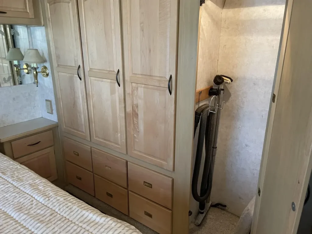 2002 Winnebago Itasca Horizon Motorcoach