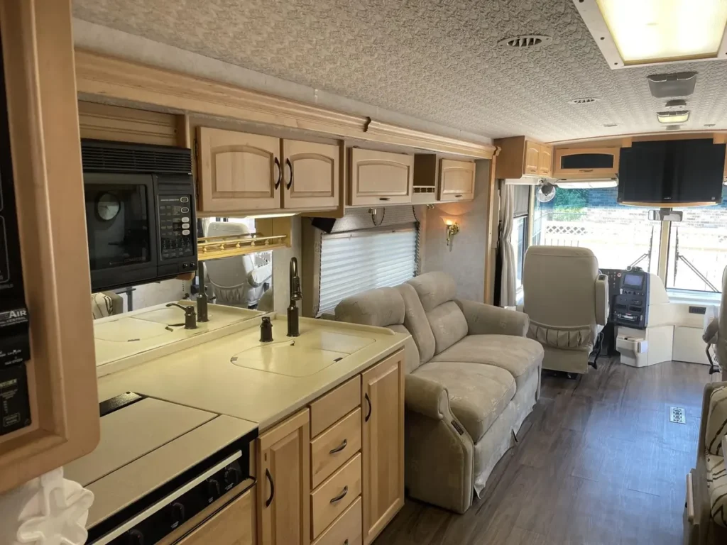 2002 Winnebago Itasca Horizon Motorcoach