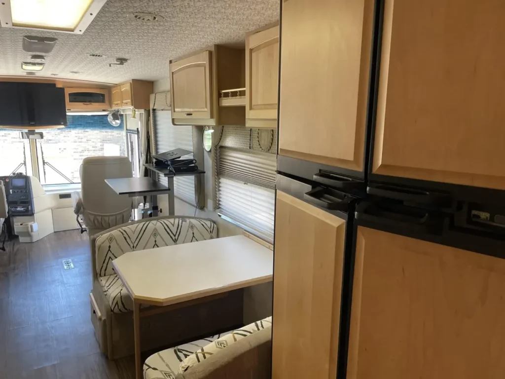 2002 Winnebago Itasca Horizon Motorcoach