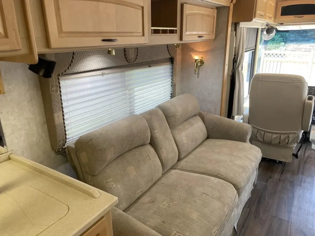 2002 Winnebago Itasca Horizon Motorcoach
