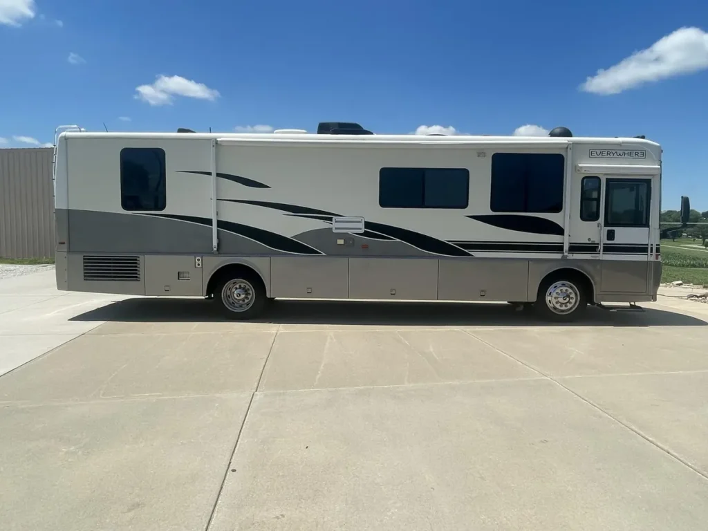 2002 Winnebago Itasca Horizon Motorcoach