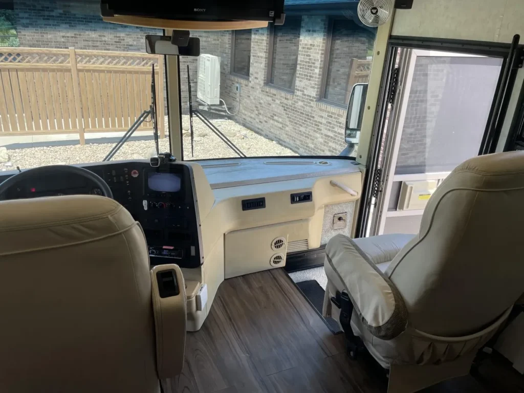 2002 Winnebago Itasca Horizon Motorcoach