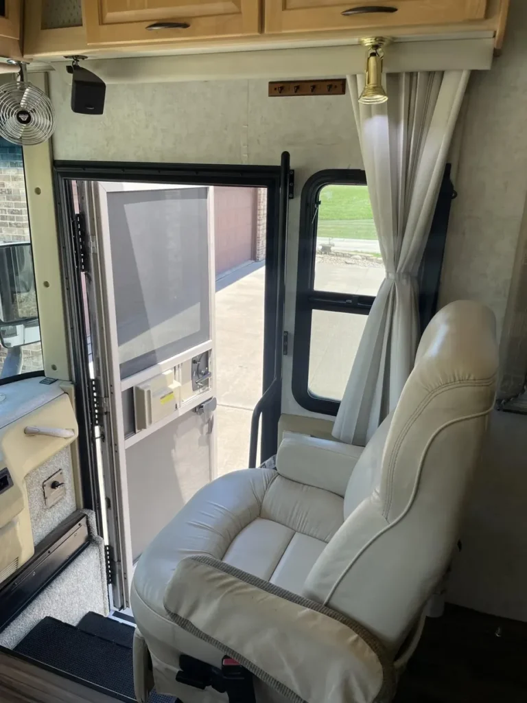 2002 Winnebago Itasca Horizon Motorcoach