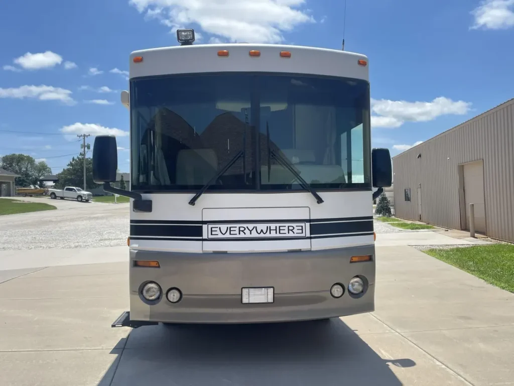 2002 Winnebago Itasca Horizon Motorcoach