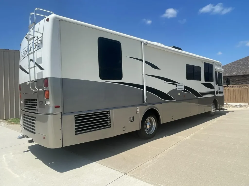 2002 Winnebago Itasca Horizon Motorcoach