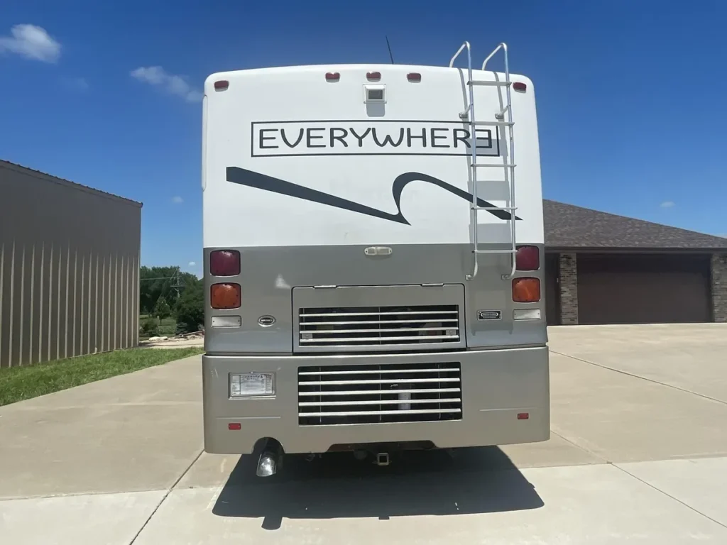 2002 Winnebago Itasca Horizon Motorcoach